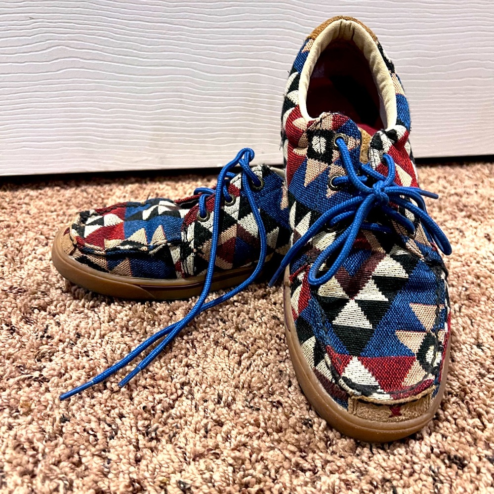 Hooey Lopers by Twisted X. Graphic pattern canvas shoe. Size 8.